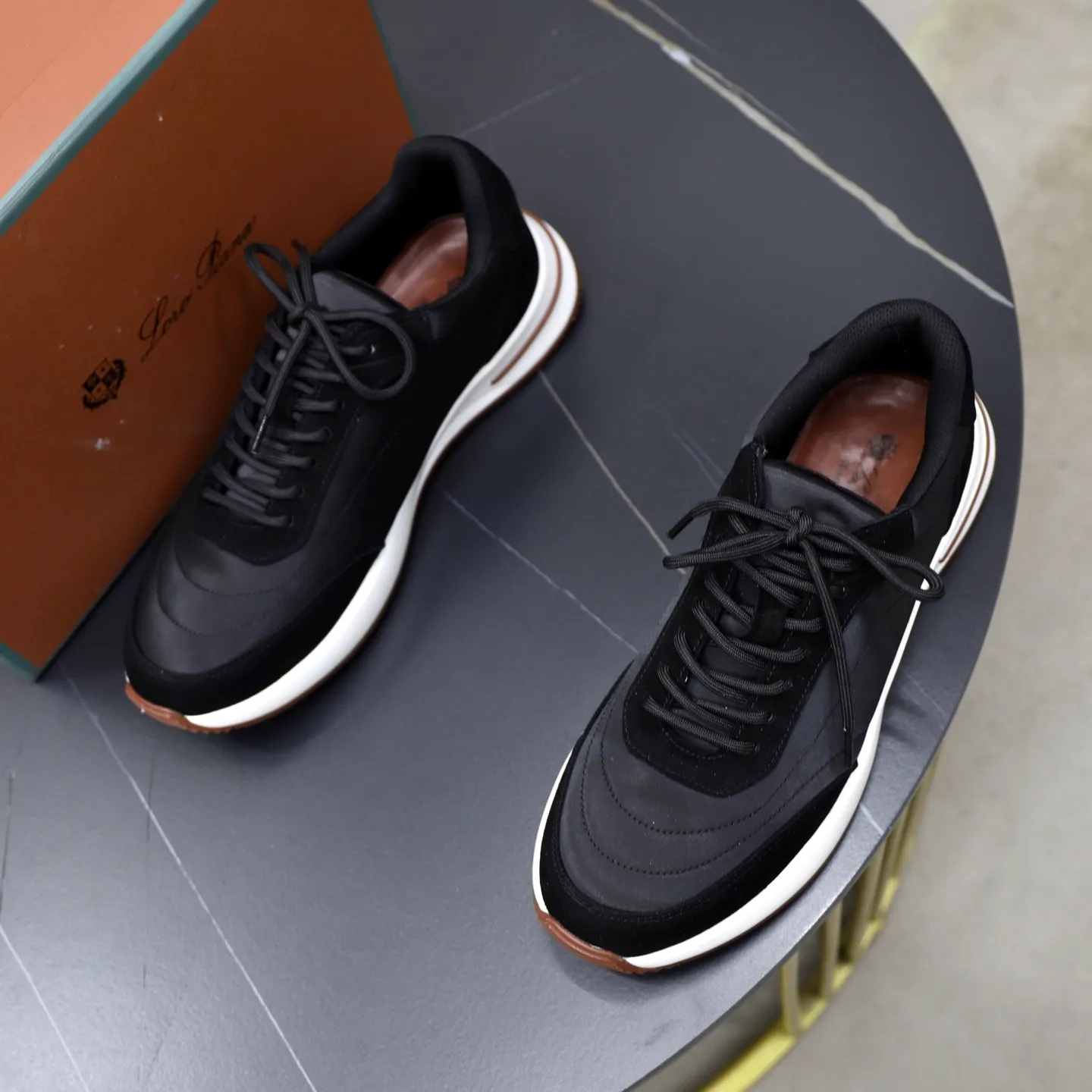 Ex-factory price: 462💰Loropiana LP men's shoes ♞size; 38-44 "45. Customized" original leather splicing. It is really easy to wear, lazy, relaxed, casual, perfect comfort, and there are many color choices, and they all look good with clothes. Is it true that Loropiana can bring social value? “Loropiana is the best thing money can buy”